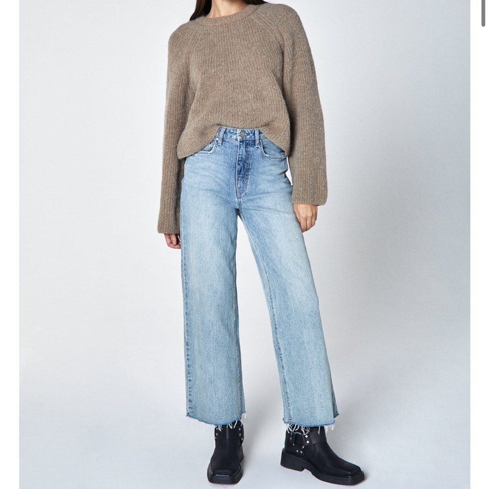 Unpublished high waisted cropped jean